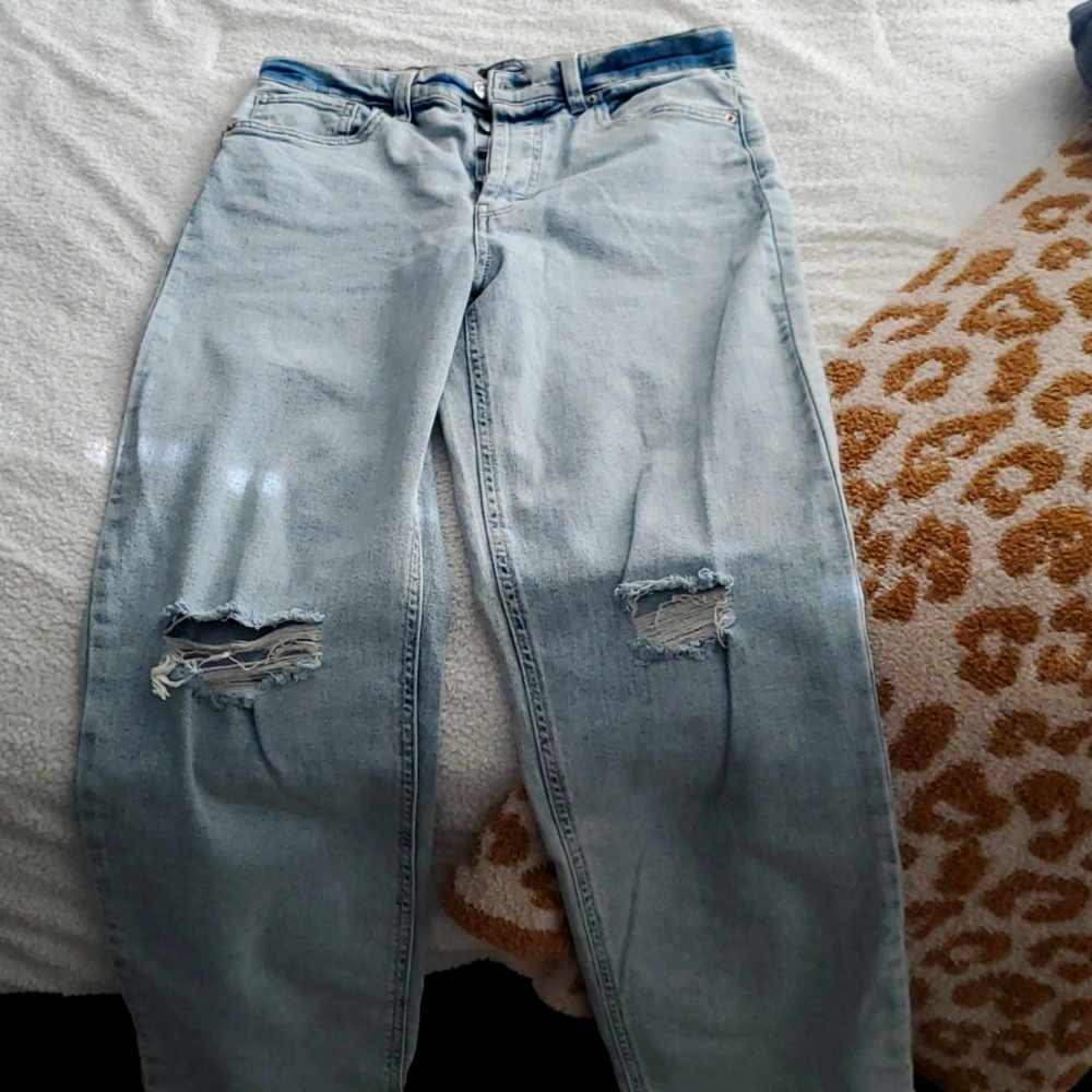 Wide fable high waist distressed jeans in size 10. BRAND NEW!